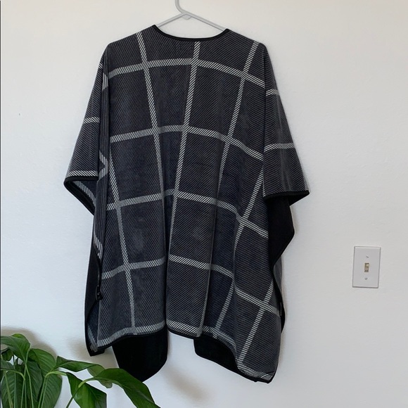 Poncho - Picture 3 of 3